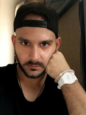 「JUST HYPEのアイテム」を使った、Vrasidas Golemisさん（メンズ・180cm）の夏コーディネート