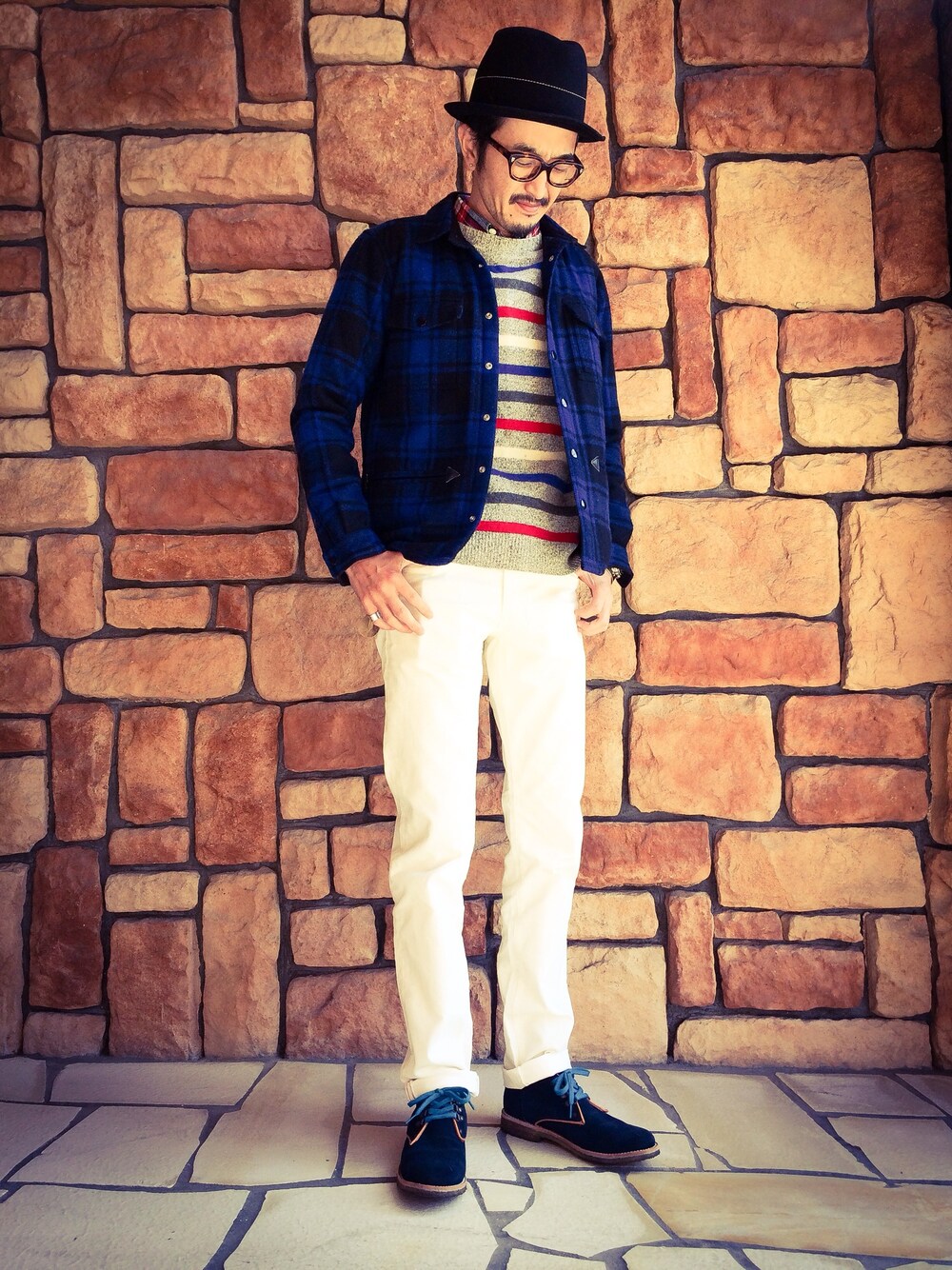 「コーデュロイ、白パンツ、UNIQLO、BEDWIN、nonnative、hat」｜「CHALLENGERのアイテム（ハット、ブラック系）」を使った、メキしまさん（メンズ・174cm）の秋コーディネートの1枚目の写真
