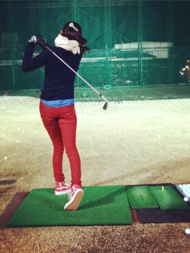 「アイテム（デニムパンツ、レッド系）」を使った、ゆいさん（レディース・173cm）の冬コーディネート