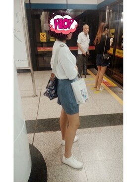 「sixty eight のアイテム（デニムスカート、ブルー系）」を使った、keibkさん（レディース・158cm）の秋コーディネート