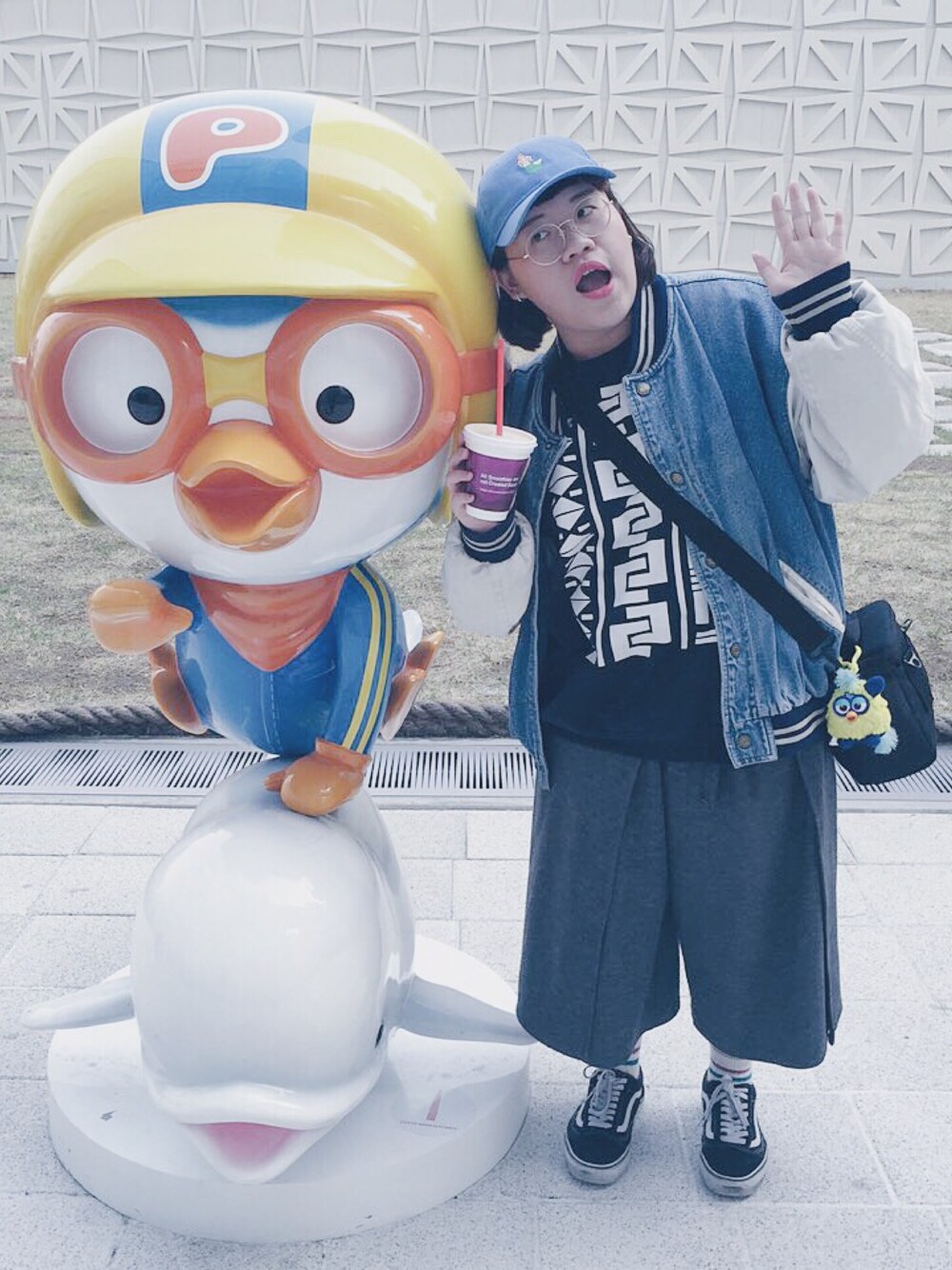 「h-l、hardinglane、vintage、seoul、korea、VANS、furby、streetfashion、streetstyle、streetsnap」｜「HARDING LANEのアイテム（キャップ、ブルー系）」を使った、vivayoung30さん（レディース・160cm）の春コーディネートの1枚目の写真