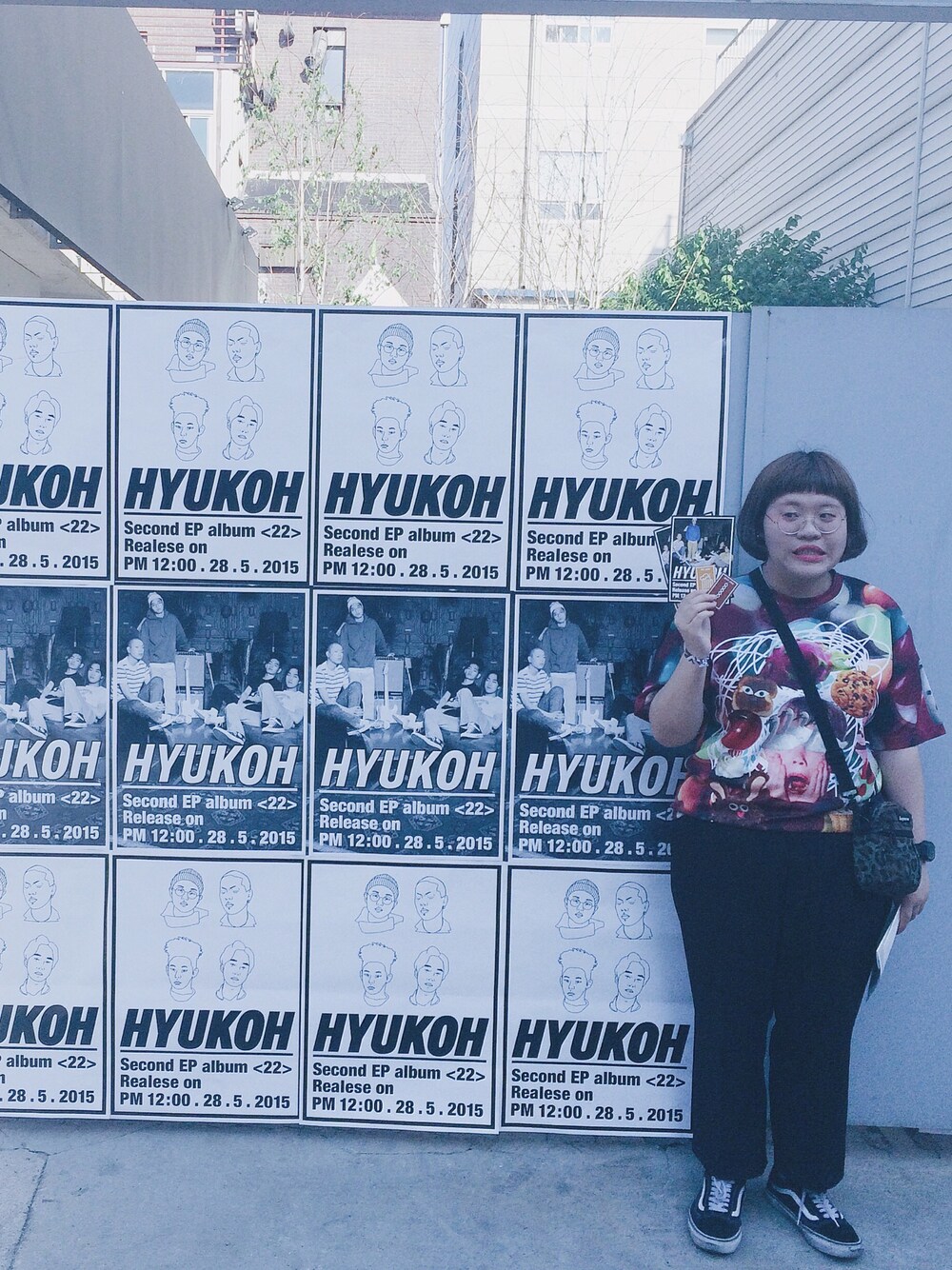 「yourmomlies、supreme、VANS、korea、seoul、streetfashion、streetstyle、streetsnap、hyukoh、black pants」｜「VANSのアイテム（スニーカー、ブラック系）」を使った、vivayoung30さん（レディース・160cm）の夏コーディネートの1枚目の写真