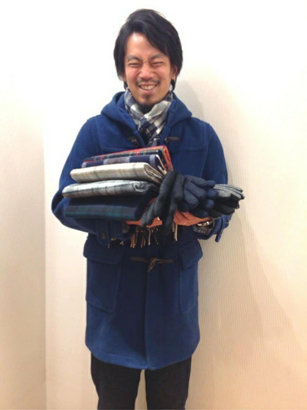 「ダッフルコート、ギフト、シップス、SHIPS、カラーコート、チェックマフラー、moon」｜「SHIPSのHILLTOP（ヒルトップ）: 16FW チェック マフラー（マフラー、グレー系）」を使った、飯沼さん（メンズ・178cm）の秋コーディネートの1枚目の写真