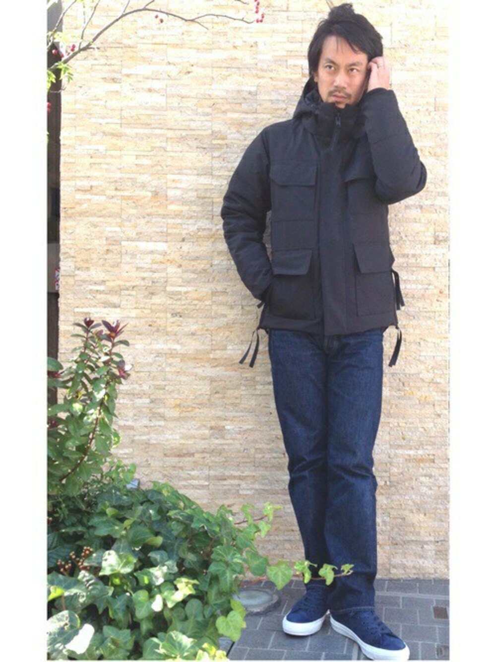 「カジュアル、converse、冬コーデ、シップス、SHIPS、カジュアルコーデ、ブラックレーベル」｜「CONVERSE ALL STARのCONVERSE: SHIPS別注 SUEDE ALL STAR OX NAVY■（スニーカー、ブルー系）」を使った、飯沼さん（メンズ・178cm）の冬コーディネートの1枚目の写真