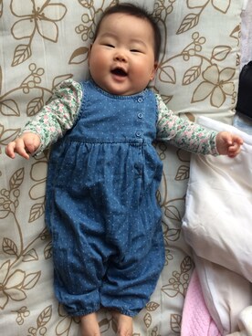 「H&M baby」｜「アイテム（サロペット/オーバーオール）」を使った、あかねくん&たっくんさん（キッズ・70cm）の春コーディネート