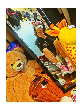 「CONVERSE（コンバース）のアイテム（スニーカー、ピンク系）」を使った、sakuraさん（レディース・164cm）の冬コーディネート