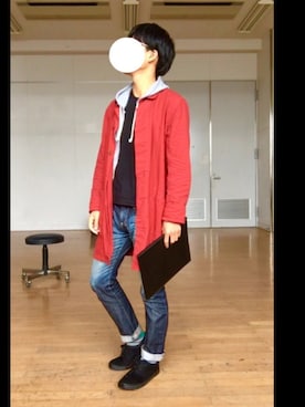 「黒Tシャツ」｜「アイテム（ステンカラーコート）」を使った、Mihaさん（メンズ・170cm）の春コーディネート