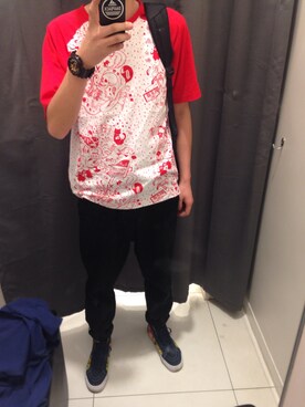 「004のアイテム（T Shirts、レッド系）」を使った、Supremacismさん（メンズ・175cm）の春コーディネート