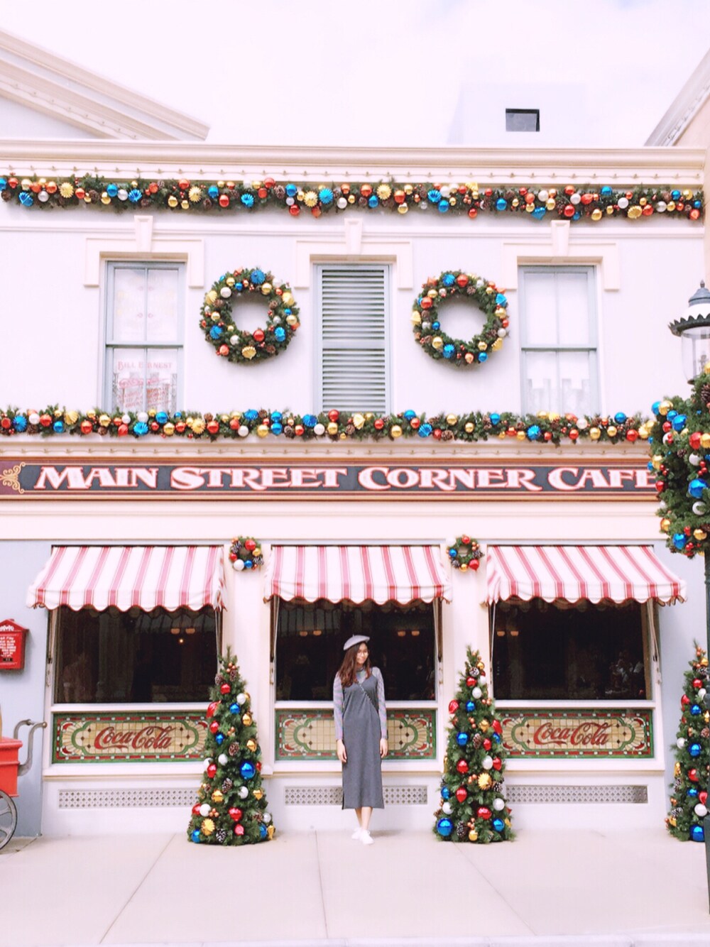 「winter、autumn、Hong Kong、hkgirl、grey、hat、ootd、outfit、disney、christmas」｜「no brandのアイテム（スカート、グレー系）」を使った、Kellymakさん（レディース・158cm）の冬コーディネートの1枚目の写真