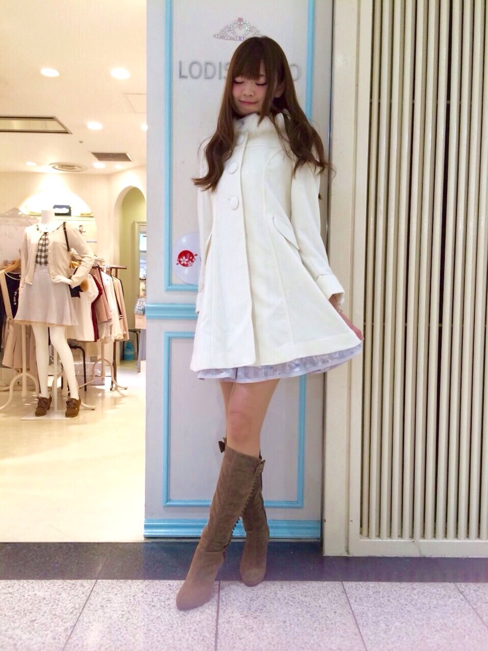 「LODISPOTTO、ロディスポット(LODISPOTTO)、ロディスポット、コート、白、先行予約、試着会、冬のヒロイン♡コート」｜「9/25〜10/1♡アウター試着会開催中♡のアイテム（ジャケット/アウター、ホワイト系）」を使った、LODISPOTTO OFFICIALさん（レディース・170cm）の秋コーディネートの1枚目の写真