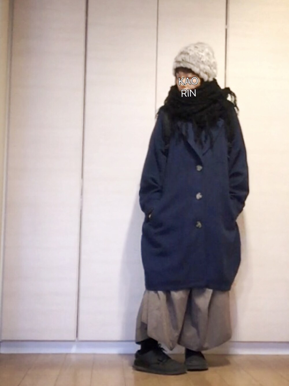 「冬、winter、寒い、オーバーサイズ、ビッグシルエット、チェスターコート、ファー帽子、バックパック、KAPITAL、ストールぐるぐる」｜「no brandのアイテム（帽子、グレー系）」を使った、KAORINさん（レディース・157cm）の冬コーディネートの1枚目の写真
