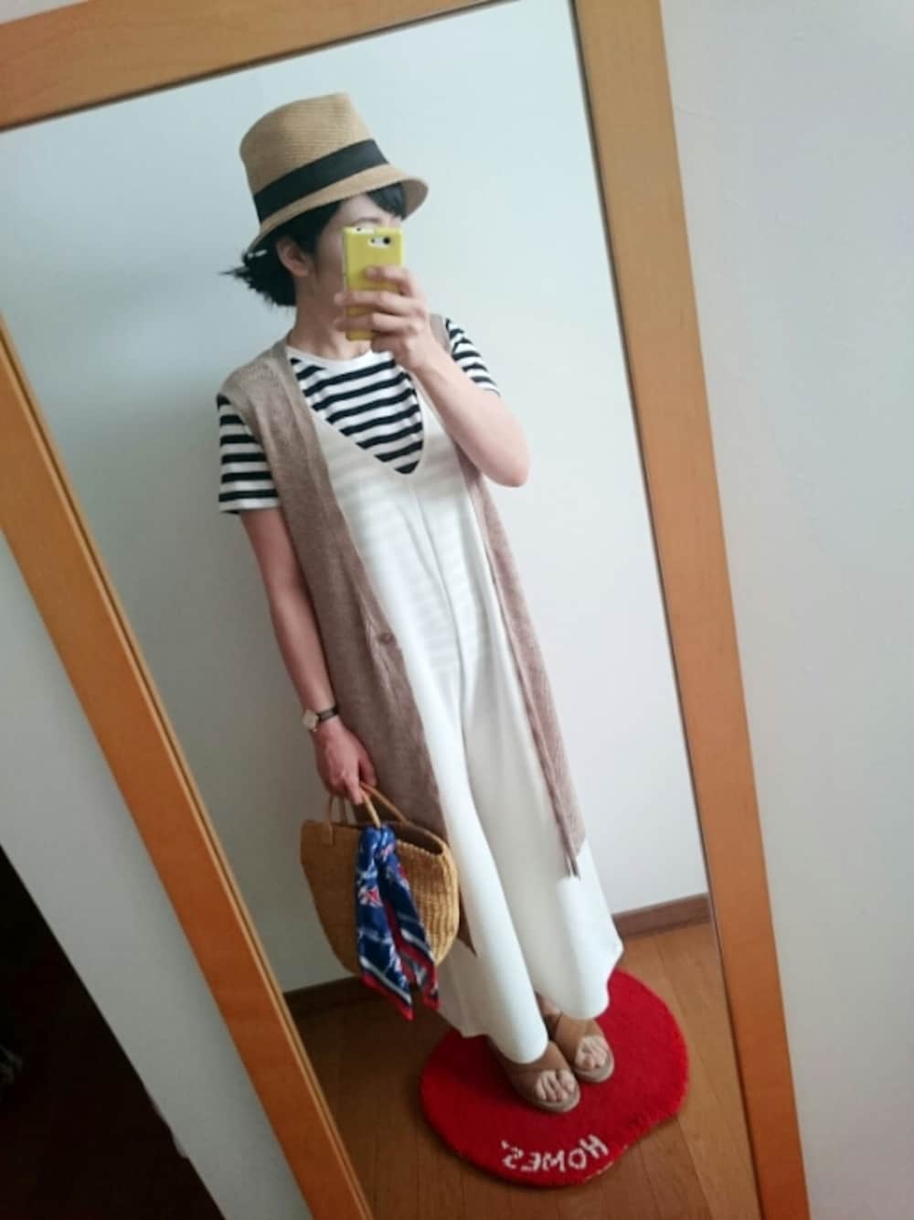 「夏コーデ、サロペット、ジレ、ストローハット、かごバッグ、サンダル、袖まくり部、WEAR大好きったい」｜「eteのボーイフレンドウォッチ ゴールド×ダークブラウン（アナログ腕時計、ゴールド系）」を使った、ゆっぴりっぽうさん（レディース・160cm）の夏コーディネートの1枚目の写真