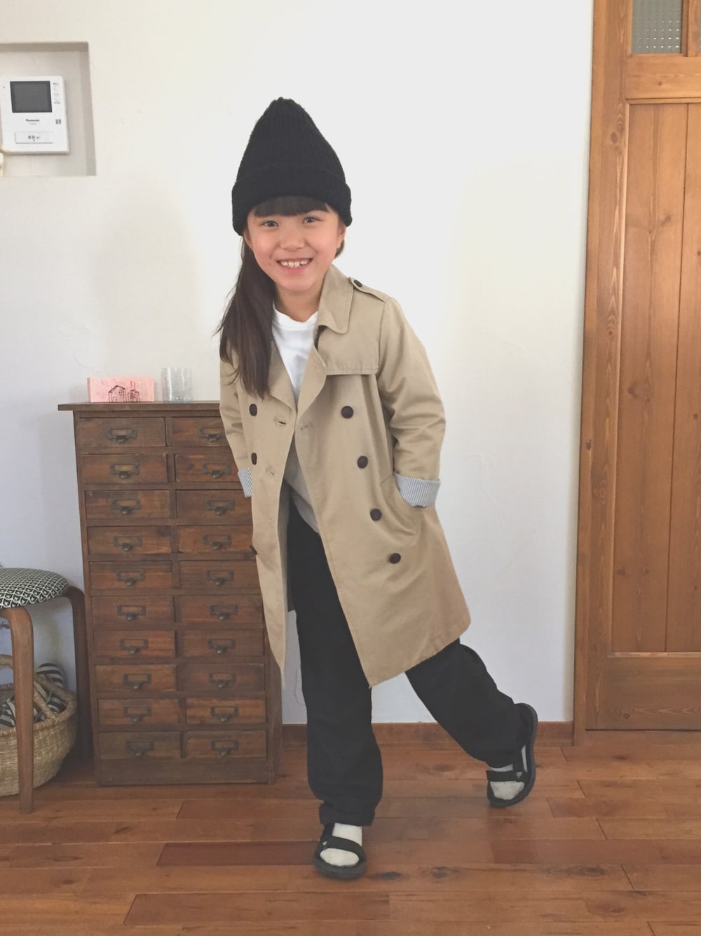「ドラフトRO、ドラフトPM、kids、子供服、キッズコーデ、こどもコーデ、春コーデ、シンプル」｜「petit mainのベーシックトレンチコート（トレンチコート、ベージュ系）」を使った、ayumiさん（レディース・156cm）の春コーディネートの1枚目の写真