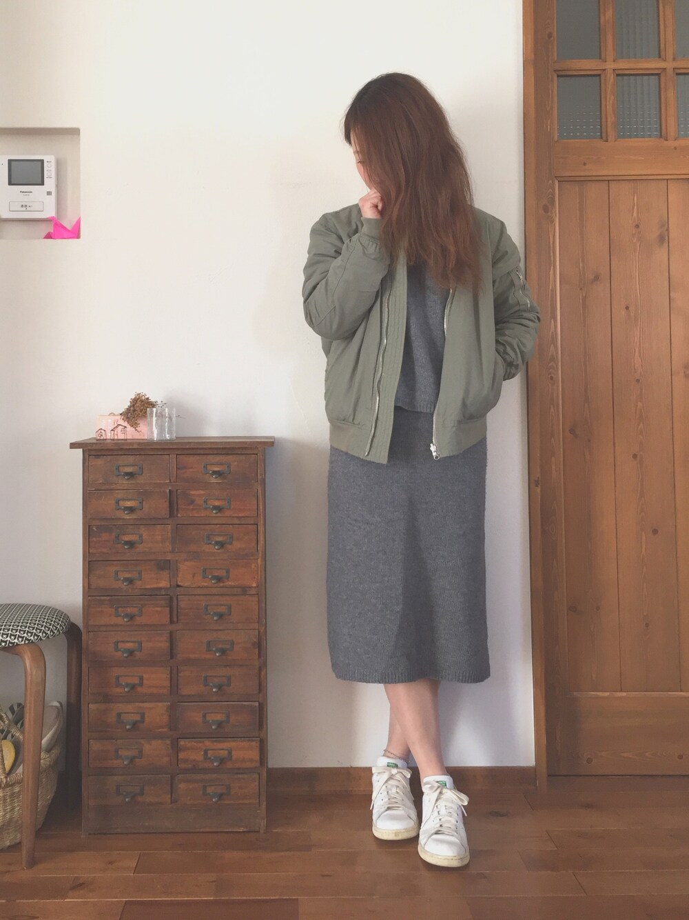 「ママコーデ、シンプル、シンプルコーデ、スニーカー、セットアップ、冬」｜「Ungridの【Casual】ﾘﾊﾞｰｼﾌﾞﾙｷﾙﾃｨﾝｸﾞMA-１（MA-1、グリーン系）」を使った、ayumiさん（レディース・156cm）の冬コーディネートの1枚目の写真