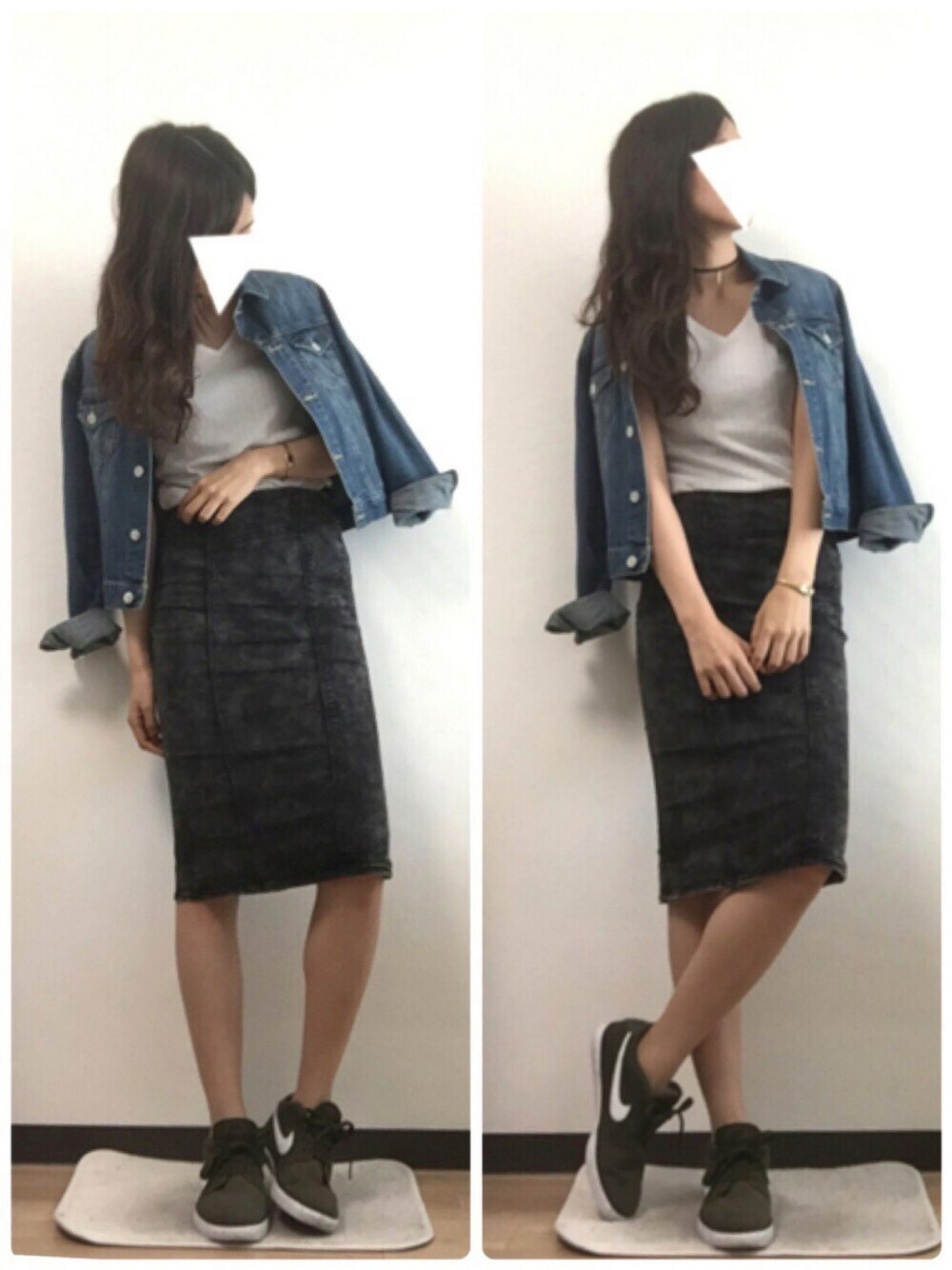 ブルー系のデニムジャケット、ホワイト系のTシャツ/カットソー、ブラック系のデニムスカートを着用したレディースの秋コーディネートの1枚目の写真