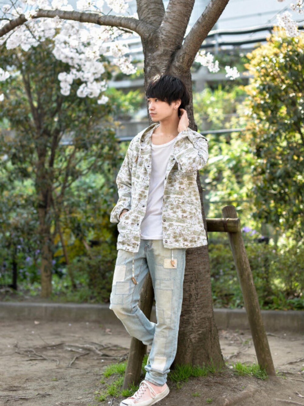 「Engineered GarmentsのEngineered Garments - Floral Hooded Jacket ¥23500+tax（その他アウター、ホワイト系）」を使った、kodona_tokyoさん（メンズ・168cm）の春コーディネートの1枚目の写真