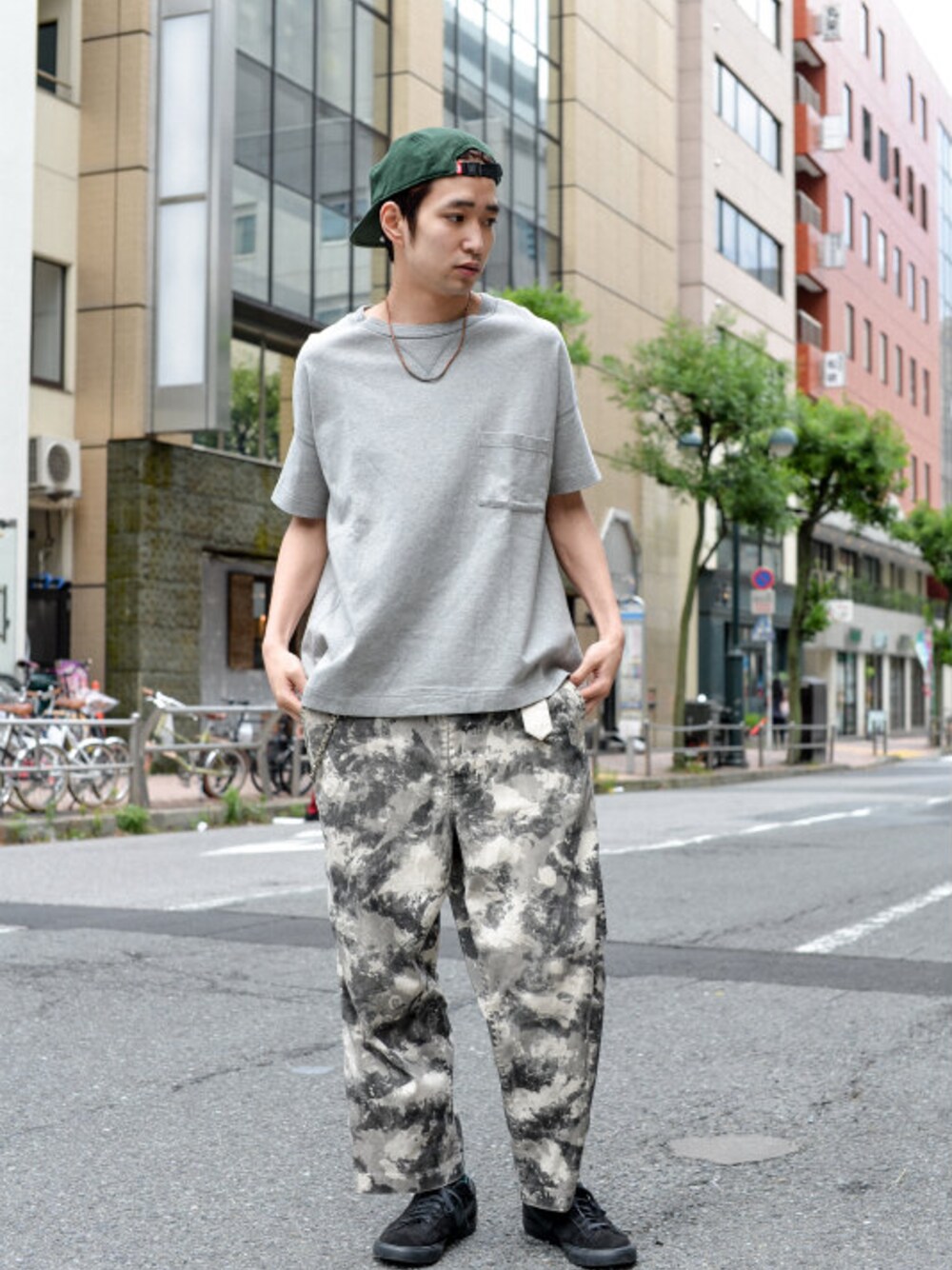 「UNITED ARROWSのUNITED ARROWS - Sweat Cut&Sew（size - L）¥6000+tax（スウェット、グレー系）」を使った、kodona_tokyoさん（メンズ・180cm）の夏コーディネートの1枚目の写真