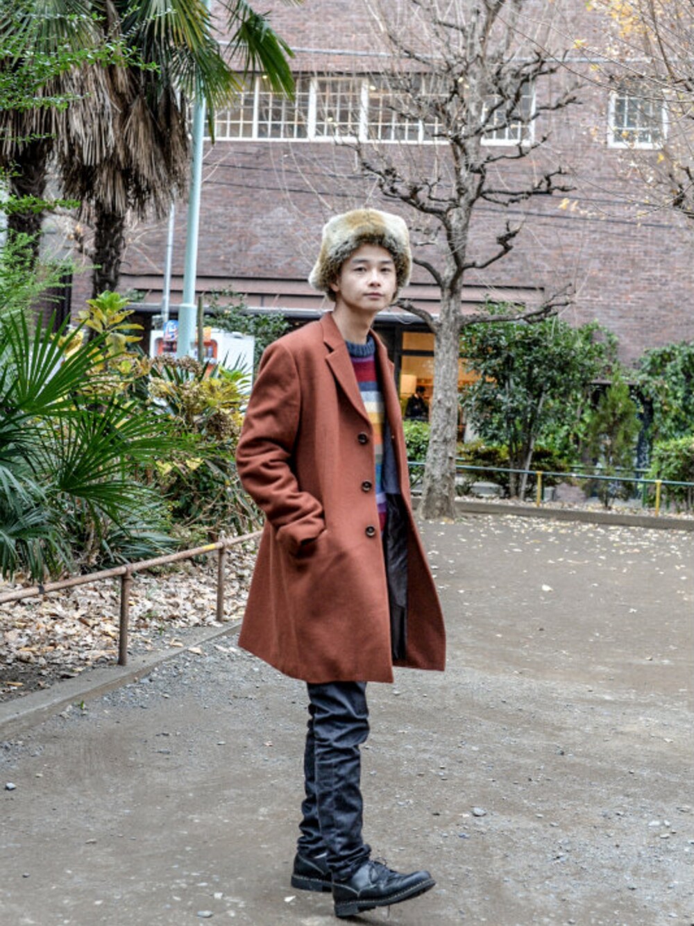 「soe shirtsのSoe Shirt - Melton Chester Coat ¥38500+tax（チェスターコート、レッド系）」を使った、kodona_tokyoさん（メンズ・173cm）の冬コーディネートの1枚目の写真