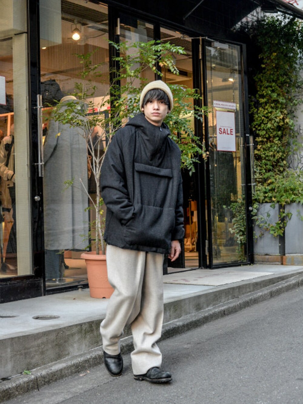「ISSEY MIYAKEのISSEY MIYAKE - Tack Wool Slacks（size - 4）¥16000+tax（スラックス、ホワイト系）」を使った、kodona_tokyoさん（メンズ・168cm）の冬コーディネートの1枚目の写真