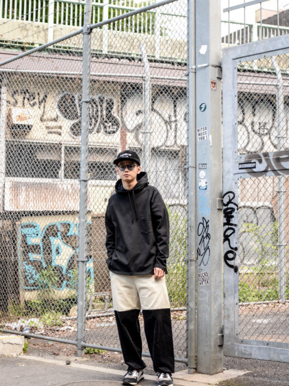 「yotsubaのyotsuba - Hooded Cut&Sew / Black ¥12000+tax（パーカー、ブラック系）」を使った、kodona_tokyoさん（メンズ・174cm）の夏コーディネートの1枚目の写真
