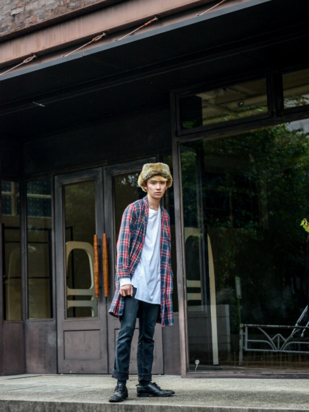 「UNUSEDのUNUSED - Cotton Check Gown（size - 1）¥18000+tax（その他アウター、レッド系）」を使った、kodona_tokyoさん（メンズ・177cm）の秋コーディネートの1枚目の写真