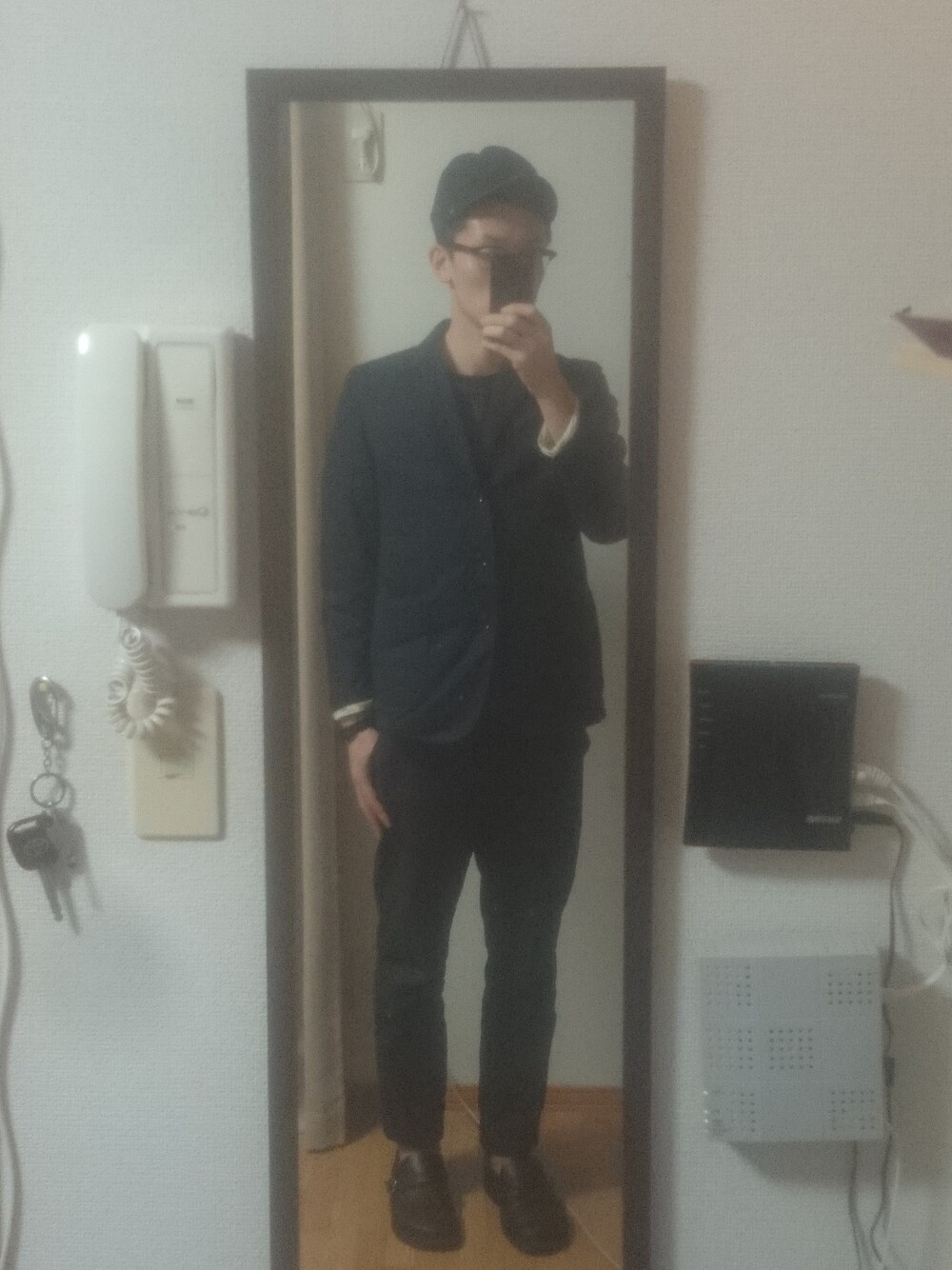 「DECHOのアイテム（キャップ、ブラック系）」を使った、しんぽーさん（メンズ・173cm）の秋コーディネートの1枚目の写真
