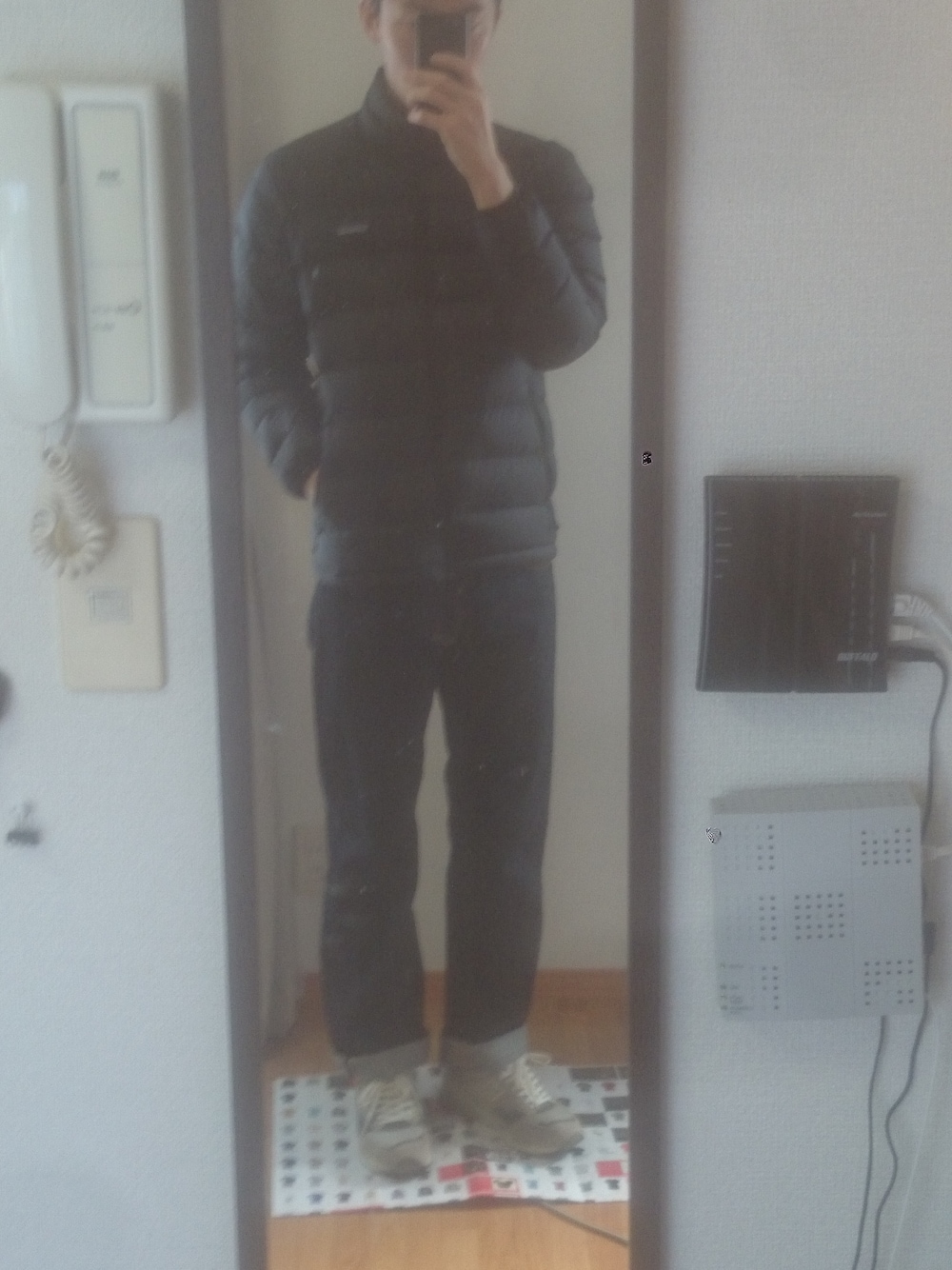 「NEW BALANCEのアイテム（スニーカー、グレー系）」を使った、しんぽーさん（メンズ・173cm）の冬コーディネートの1枚目の写真