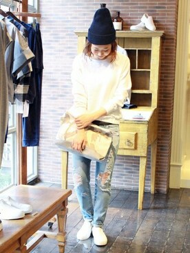 「アイテム（クラッチバッグ、グレー系）」を使った、AYAKAさん（レディース・167cm）の冬コーディネート