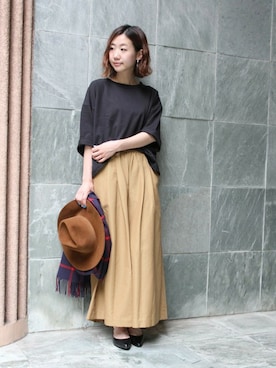 「Johnstons of Elgin（ジョンストンズオブエルガン）のアイテム」を使った、AYAKAさん（レディース・167cm）の夏コーディネート