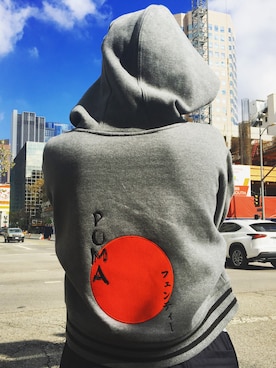 「PUMA（プーマ）のアイテム（スウェット、グレー系）」を使った、Alexa Deitzさん（レディース）の秋コーディネート