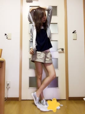 「JUSGLITTY（ジャスグリッティー）のアイテム（パーカー）」を使った、Erikaさん（レディース・165cm）の秋コーディネート