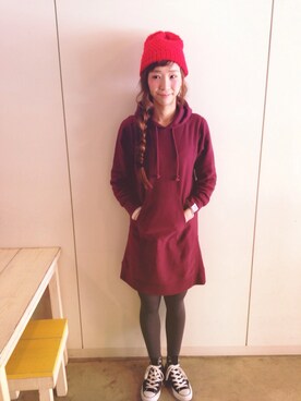 「BEAMS BOY（ビームスボーイ）のBEAMS BOY / スウェットフードワンピース **（ワンピース、レッド系）」を使った、山門 美紗希さん（レディース・162cm）の春コーディネート