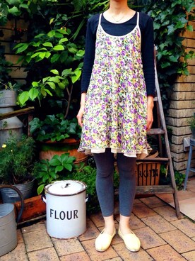 「花柄ワンピース（ワンピース、イエロー系）」を使った、山門 美紗希さん（レディース・162cm）の春コーディネート