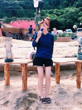 「patagonia（パタゴニア）のアイテム（ショルダーバッグ、ホワイト系）」を使った、山門 美紗希さん（レディース・162cm）の秋コーディネート