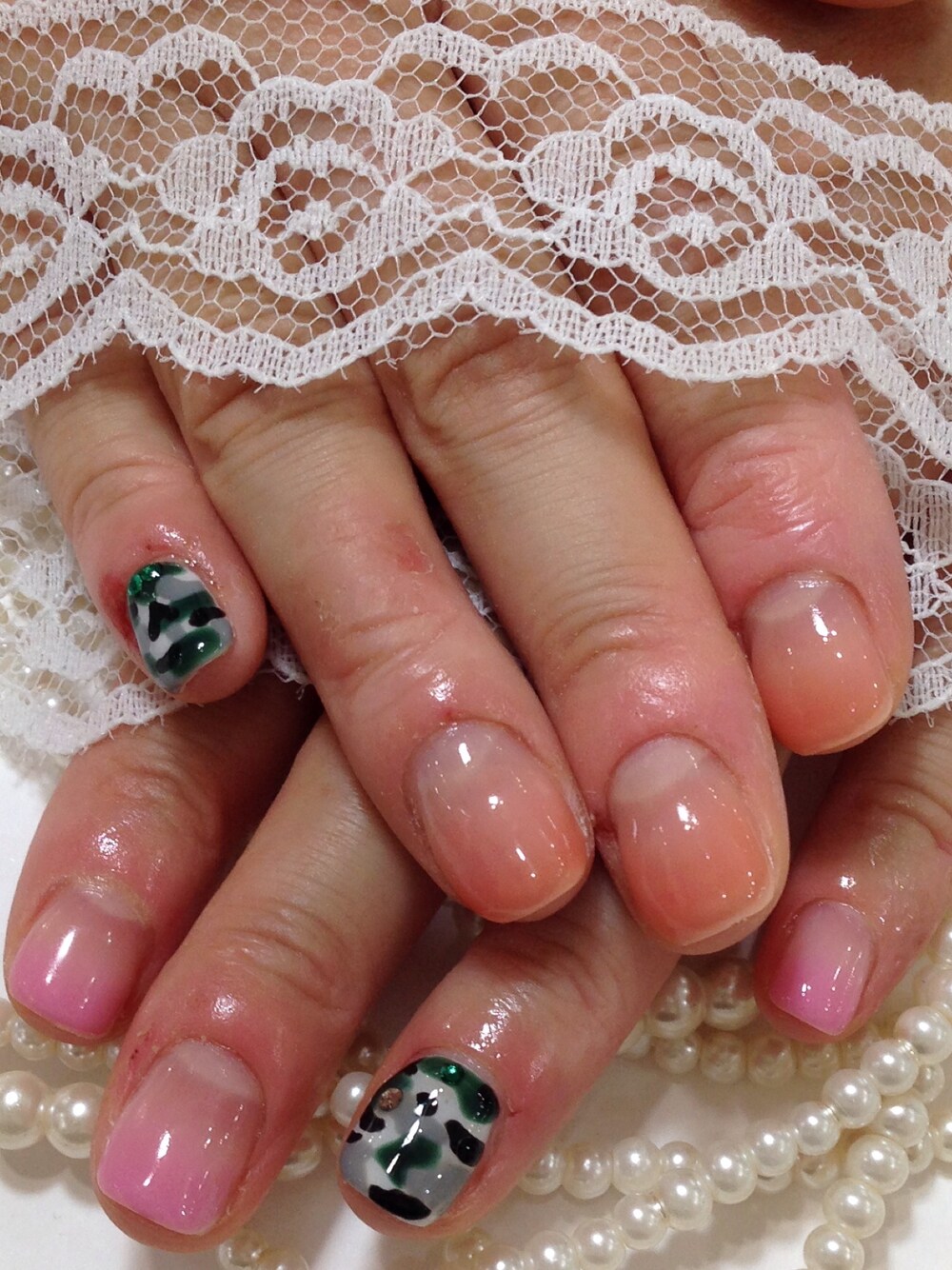 「ジェルネイル、迷彩、グラデーション」｜「Queens Nailのアイテム（ハンドケア/ハンドクリーム、その他）」を使った、funwariさん（レディース・152cm）の夏コーディネートの1枚目の写真