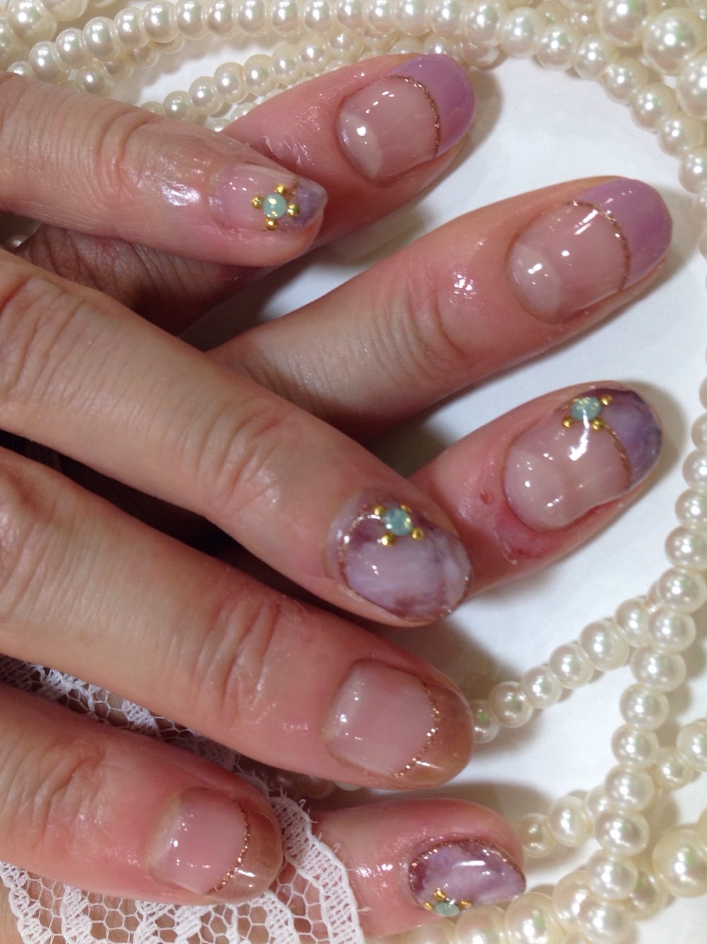 「ジェルネイル、タイダイ柄、ラメライン、フレンチネイル、Queens Nail」｜「Queens Nailのアイテム（ハンドケア/ハンドクリーム、その他）」を使った、funwariさん（レディース・152cm）の秋コーディネートの1枚目の写真