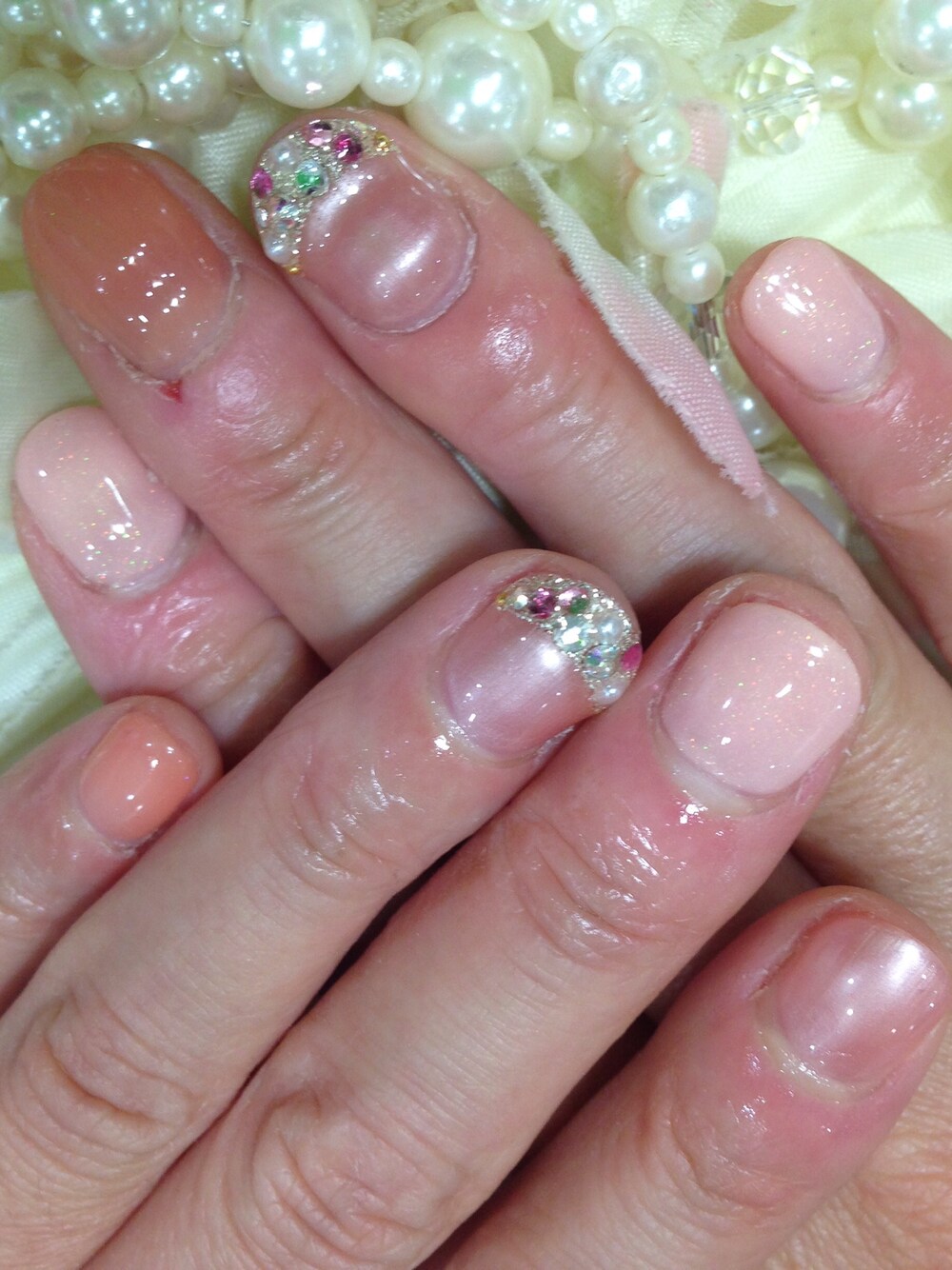 「ジェルネイル、単色、ストーン、ラメ」｜「Queens Nailのアイテム（ハンドケア/ハンドクリーム、その他）」を使った、funwariさん（レディース・152cm）の秋コーディネートの1枚目の写真