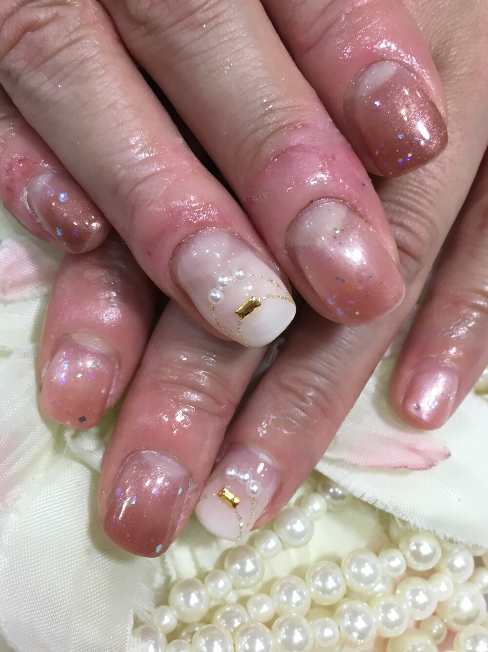 「ジェルネイル、グラデーション、ラメ、スタッズ、パール、ネックレス風」｜「Queens Nailのアイテム（ハンドケア/ハンドクリーム、その他）」を使った、funwariさん（レディース・152cm）の冬コーディネートの1枚目の写真