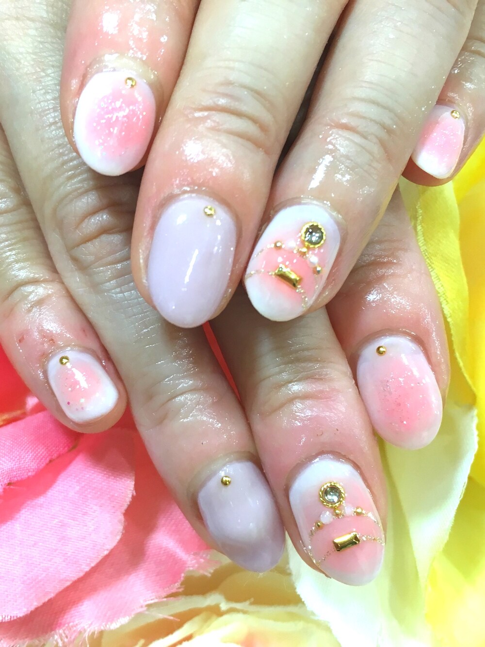 「チークネイル、ジェルネイル、ネックレス風、Queens Nail」｜「Queens Nailのアイテム（ハンドケア/ハンドクリーム、その他）」を使った、funwariさん（レディース・152cm）の春コーディネートの1枚目の写真