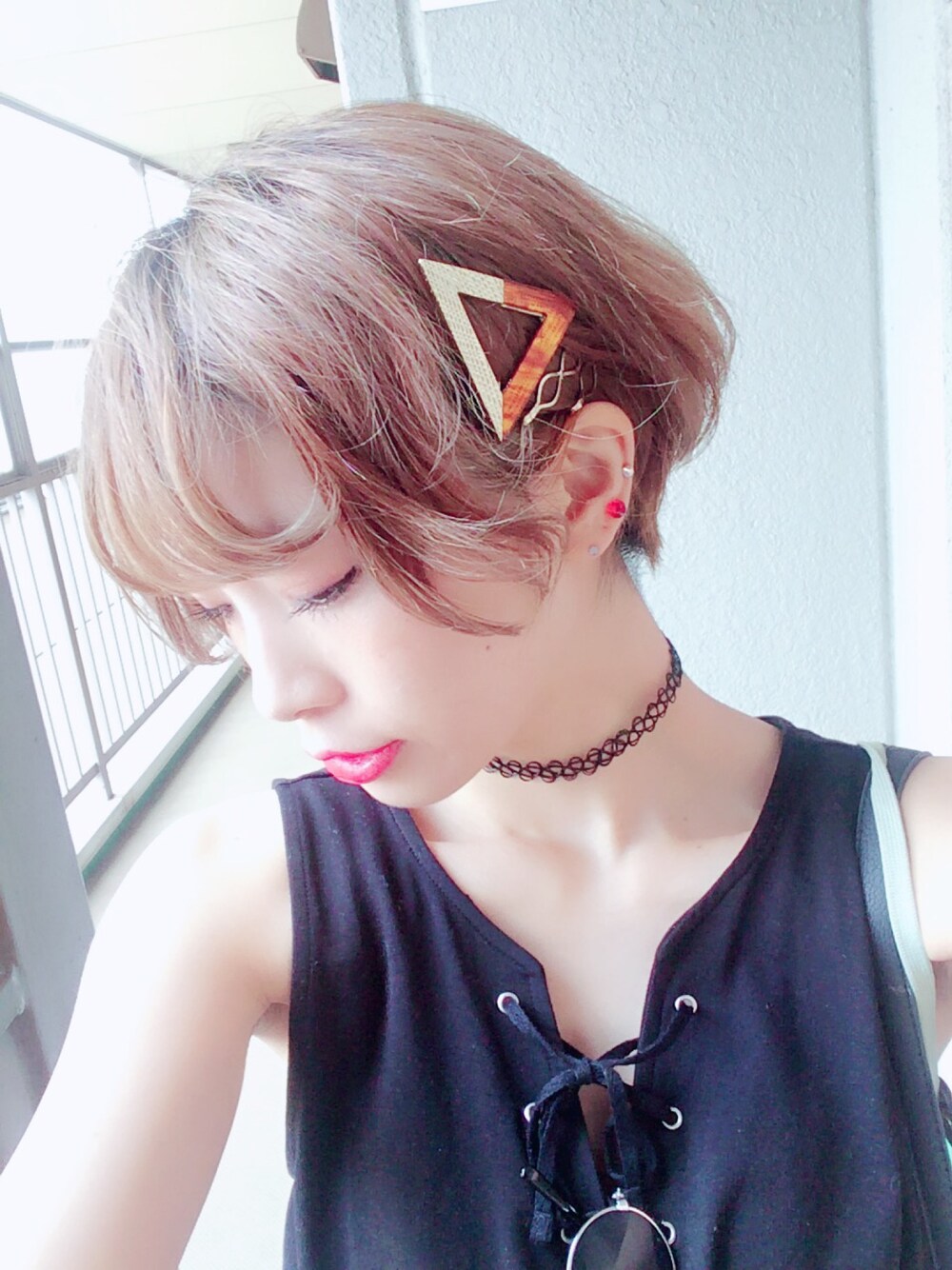 「三角、アクセサリー、個性、ショートカット、ディズニー、ボブ風、休日スタイル、夏、サングラス」｜「NADIAのアイテム（ネックレス、ブラック系）」を使った、おりこさん（レディース・155cm）の夏コーディネートの1枚目の写真