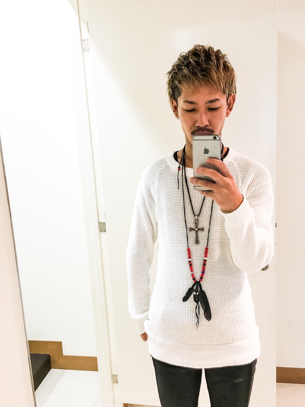「LIBERTY CITYのアイテム（ニット/セーター、ホワイト系）」を使った、kotaro10さん（メンズ・165cm）の秋コーディネートの1枚目の写真