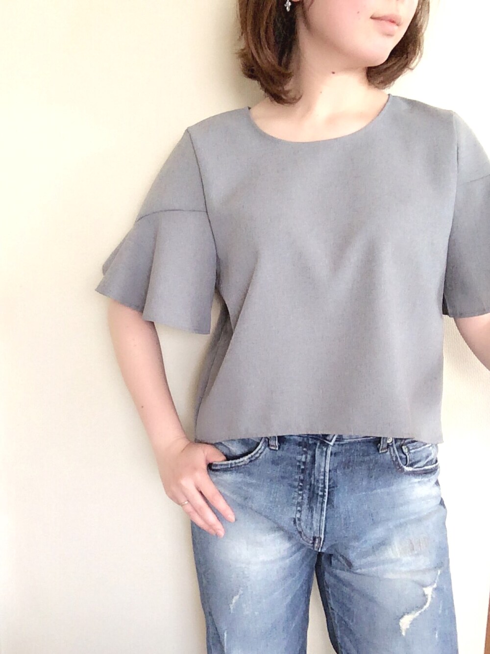 「カジュアル、デニムパンツ、ootd、オトナカジュアル、しまむら、ママコーデ、ママファッション、ママコーディネート、デザインスリーブ」｜「しまむらのアイテム（シャツ/ブラウス、グレー系）」を使った、とんちゃん。さん（レディース・162cm）の春コーディネートの1枚目の写真