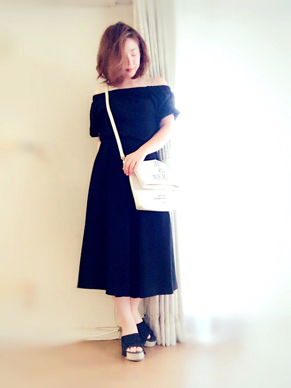 「シンプル、モノトーン、ガウチョパンツ、オフショル、オールブラック、ママコーデ、ラフ、大人コーデ、黒」｜「OZOCの2WAYバルーンオフショルプルオーバー（Tシャツ/カットソー、ブラック系）」を使った、とんちゃん。さん（レディース・162cm）の夏コーディネートの1枚目の写真
