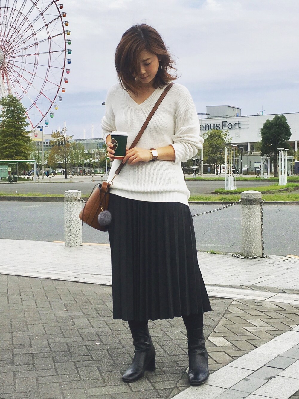 「秋のコーデ、ラクチンコーデ、オトナカジュアル、simple、モノトーンコーデ、ママファッション、UNIQLO、休日スタイル、ママコーデ」｜「UNIQLOのアイテム（ニット/セーター、ホワイト系）」を使った、とんちゃん。さん（レディース・162cm）の秋コーディネートの1枚目の写真