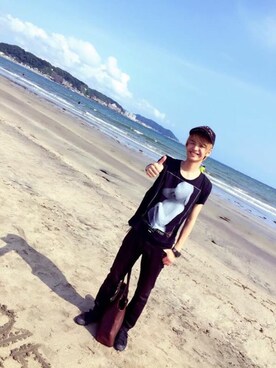 「海」｜「アイテム（ステンカラーコート）」を使った、ryomaさん（メンズ・178cm）の夏コーディネート
