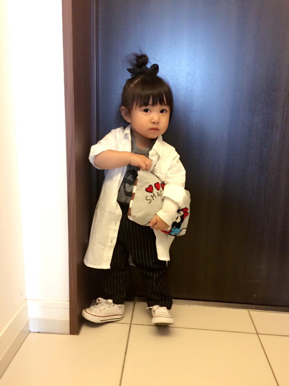 「キッズコーデ、春コーデ、ストライプパンツ、ロングシャツ、LEE、1歳」｜「お手手つないでご機嫌♡のアイテム（その他、その他）」を使った、Rereciiiさん（キッズ・70cm）の春コーディネートの1枚目の写真