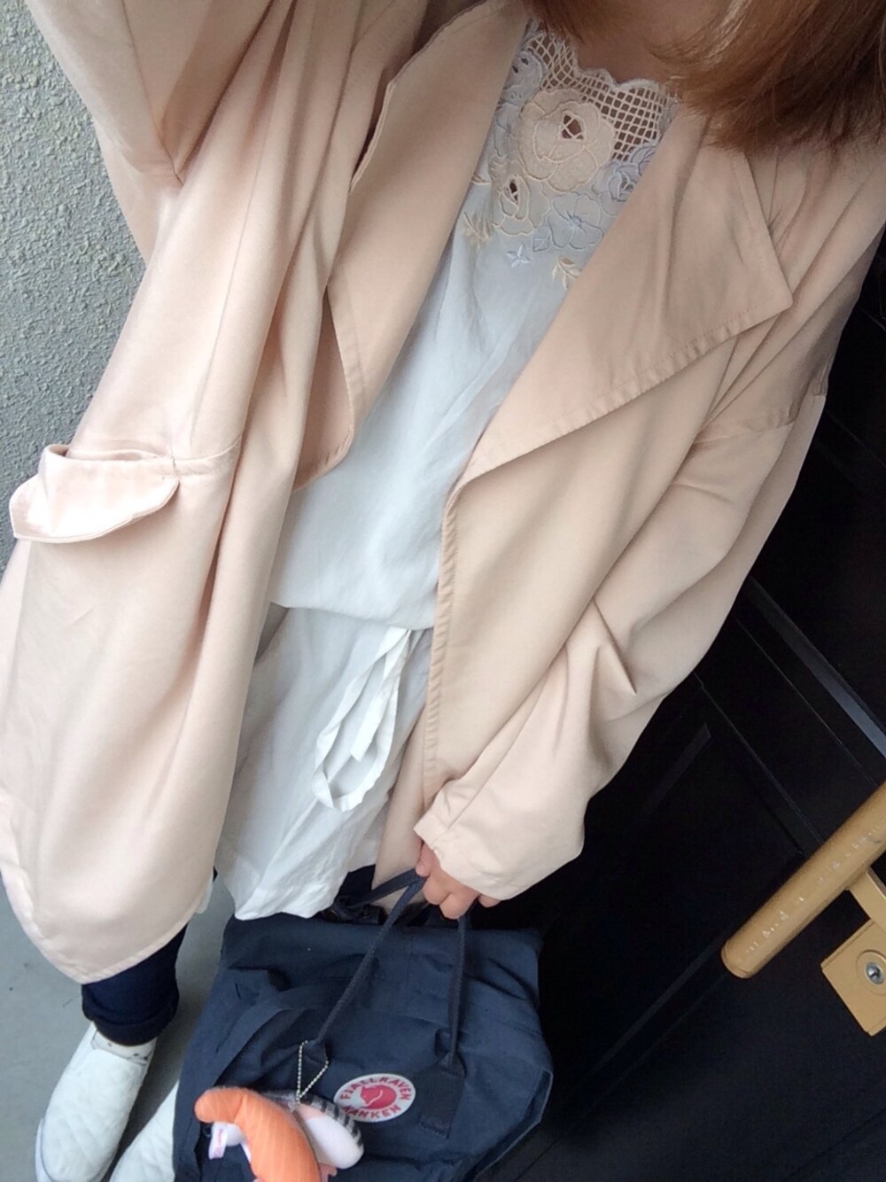 「w closet」｜「earth music&ecologyのニュアンスビッグコート（ジャケット/アウター、ベージュ系）」を使った、ちまむ・ω・)さん（レディース・155cm）の春コーディネートの1枚目の写真