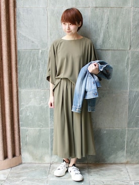 「converse」｜「アイテム（サロペット/オーバーオール）」を使った、JOURNAL STANDARD LＡDY's　渋谷店スタッフさん（レディース・157cm）の春コーディネート