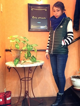 「アイテム（ダウンベスト、グリーン系）」を使った、U-Daiさん（レディース・160cm）の冬コーディネート