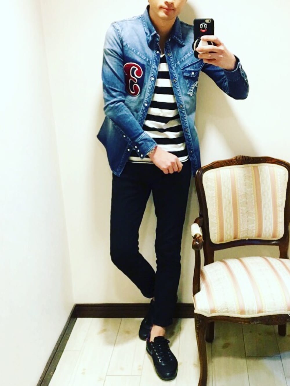 「instagram、春、スキニー、黒パン × デ二シャツ、デニムシャツ、黒スキニー、ボーダーTシャツ、1PIU1UGUALE3、デニム、姫路市」｜「PIRELLIのアイテム（スニーカー、ブラック系）」を使った、U-Daiさん（メンズ・181cm）の春コーディネートの1枚目の写真